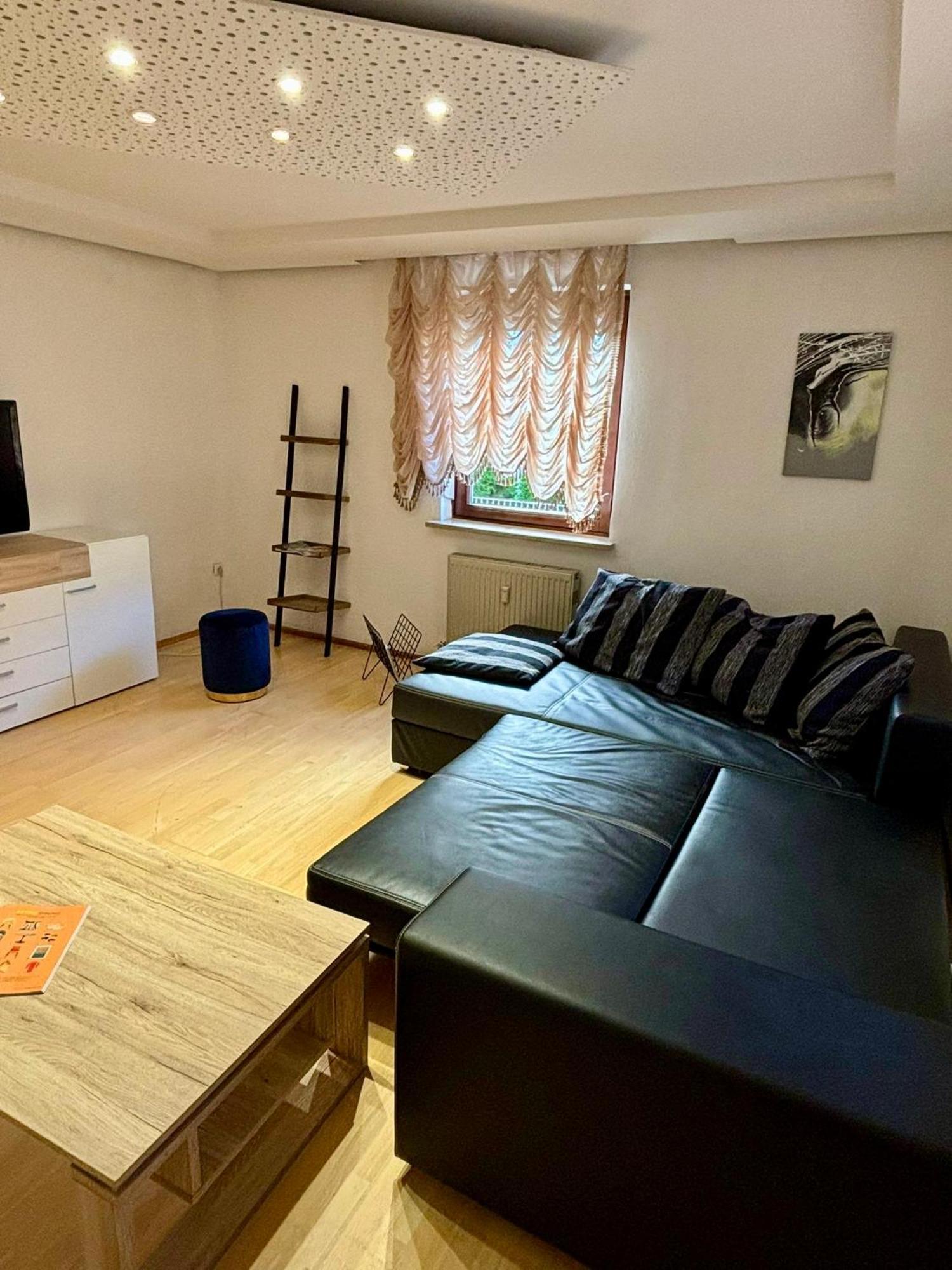 Erdgeschosswohnung Neben Schloss Blutenburg Mit Privatem Garten Munich Luaran gambar